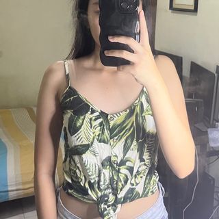 H&M Green and White Printed Sleeveless Top Blouse Cropped (Women)
