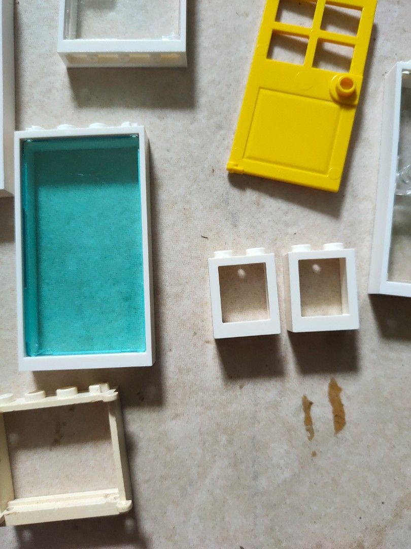 Lego doors and windows. $1.50, Hobbies & Toys, Toys & Games on Carousell
