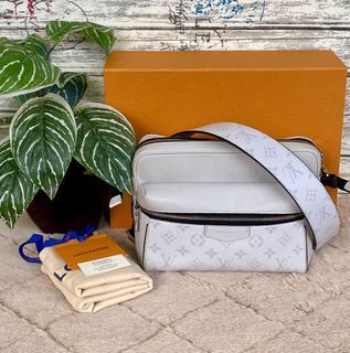 Louis Vuitton Outdoor Messenger 