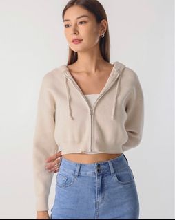 (Category: ) located in . Submitted by wardrobesos (Listing ID 1268825887, Image 1). Description: .