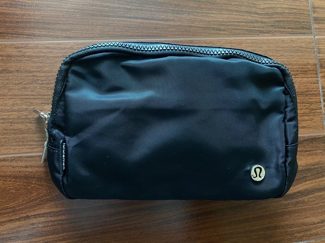 Lululemon Everywhere Belt Bag (2L Black) (Category: Cross-body Bags) located in Marikina City. Submitted by gam3.bo1 (Listing ID 1268762155, Image 1). Description: Lululemon Everywhere Belt Bag - 2L in Black Brandnew / Unused Courier - Lalamove within MM / J&T ✨ FREE SHIPPING ✨.
