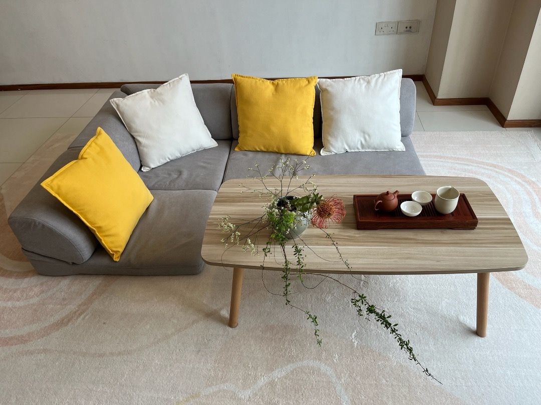 Floor seating top table