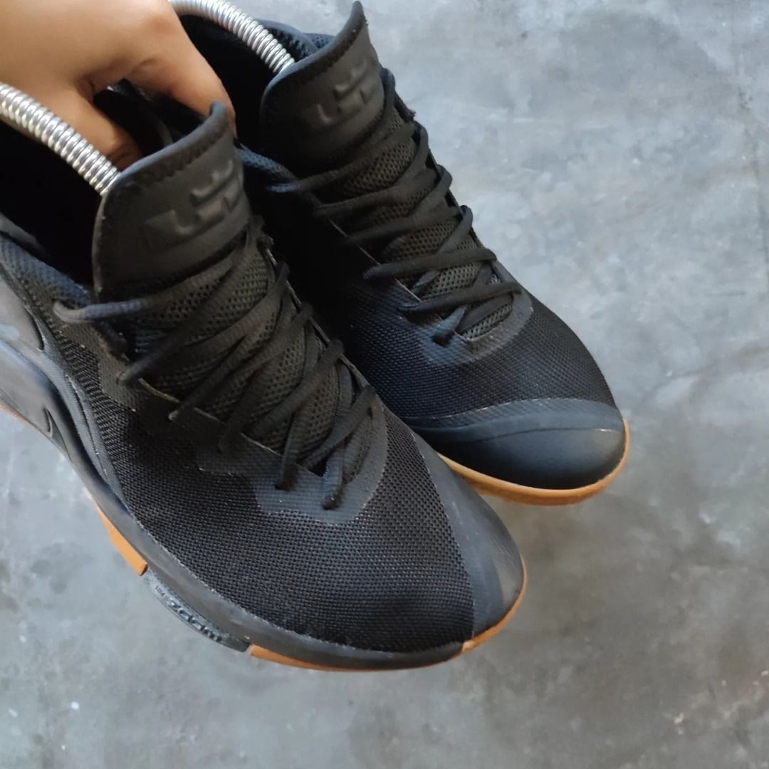 NIKE LEBRON WITNESS 2 Preloved Euro 42.5