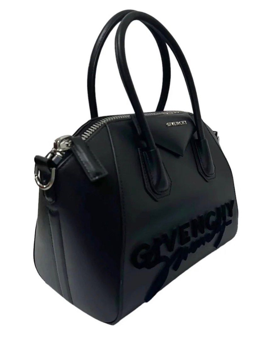 Preloved Givenchy Antigona - Signature (Category: Luxury Bags & Wallets) located in Binan City. Submitted by mcsolis (Listing ID 1268826180, Image 3). Description: Japan ukay No flaws With dust bag and strap What you see is what you get.