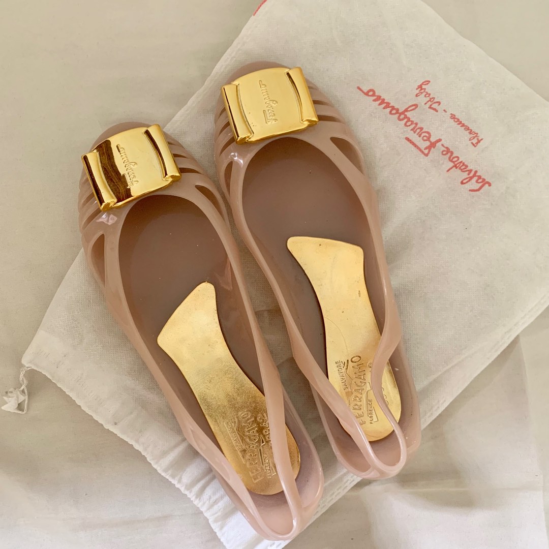 Sepatu jelly salvatore on sale ferragamo