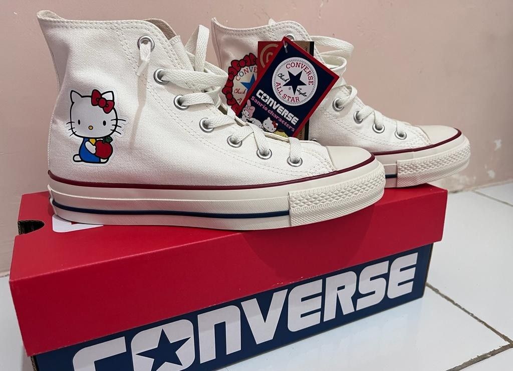 Converse x deals hello kitty indonesia