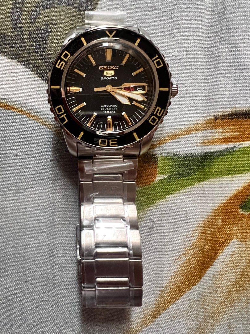 Seiko SNZH57 Brand New (Category: Men's Watches) located in Manila. Submitted by mrniceonee (Listing ID 1268725051, Image 2). Description: Seiko SNZH57 - Complete boxes and warranty card Discontinued. Pataas na po value nito good for keeps na din. Brand new unused. 18,000.