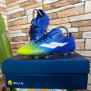 Sepatu sepak bola Mills Evos FG