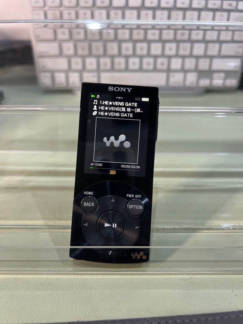 Sony NW S744 8GB ,Full Black, Audio, Portable Music Players on