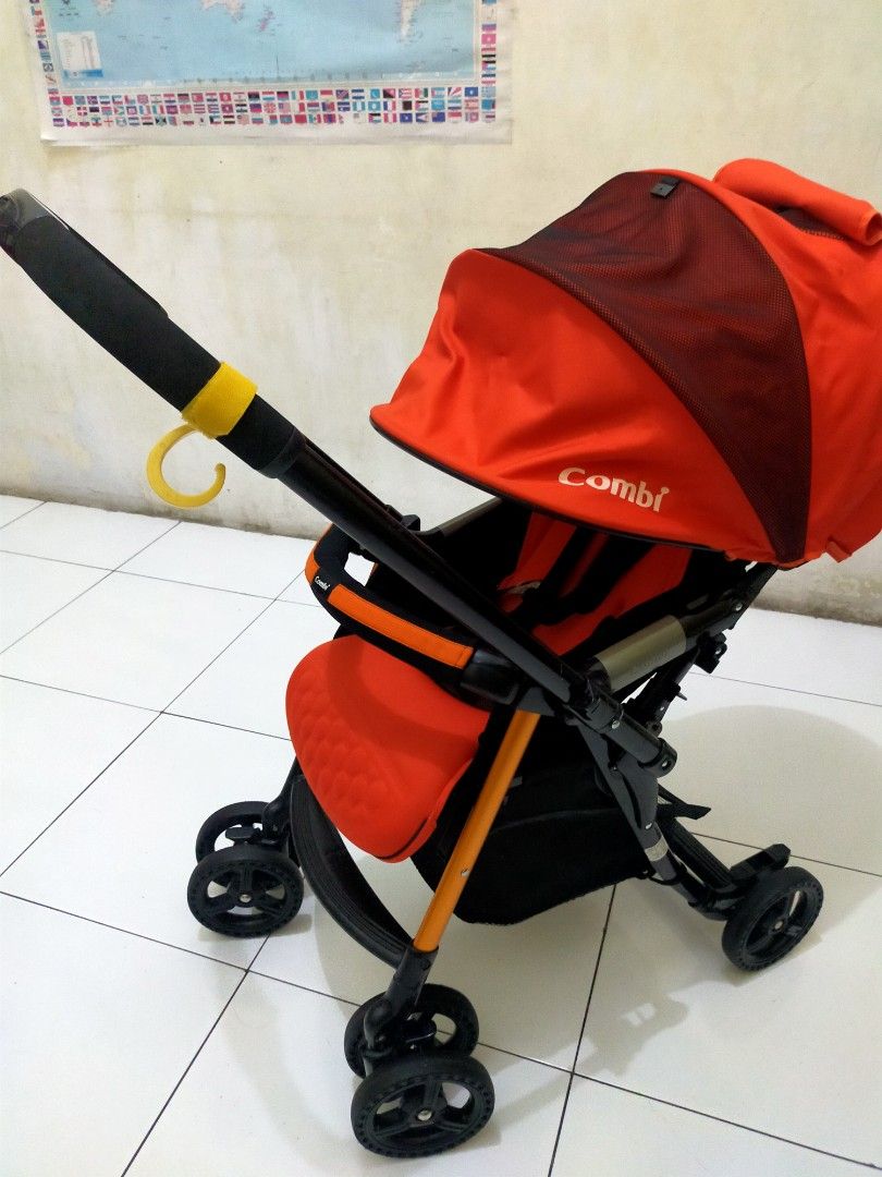 Stroller Combi Bayi Anak Kereta Kursi Goyang Gendongan Bayi