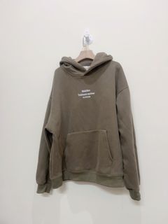 The show room 加絨帽T  isa attention