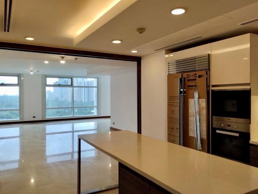 🔆Two Roxas Triangle | Low floor “A” unit For Sale (Category: Apartments & Condos) located in Makati City. Submitted by renzproperties (Listing ID 1268830816, Image 3). Description: 🔆Two Roxas Triangle | Low floor “A” unit For Sale For Sale - 150M Gross 3 BR + maid’s room w T&B 3 TB + powder room 331 sqm Inclusions: turnover condition Parking: 3 Features: - Low floor “A” unit *FOR CLIENTS ONLY* DM for inquiries | Enlist your property ⬇️More prop