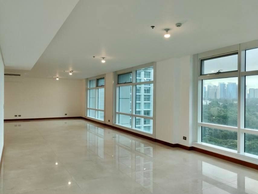 🔆Two Roxas Triangle | Low floor “A” unit For Sale (Category: Apartments & Condos) located in Makati City. Submitted by renzproperties (Listing ID 1268830816, Image 2). Description: 🔆Two Roxas Triangle | Low floor “A” unit For Sale For Sale - 150M Gross 3 BR + maid’s room w T&B 3 TB + powder room 331 sqm Inclusions: turnover condition Parking: 3 Features: - Low floor “A” unit *FOR CLIENTS ONLY* DM for inquiries | Enlist your property ⬇️More prop