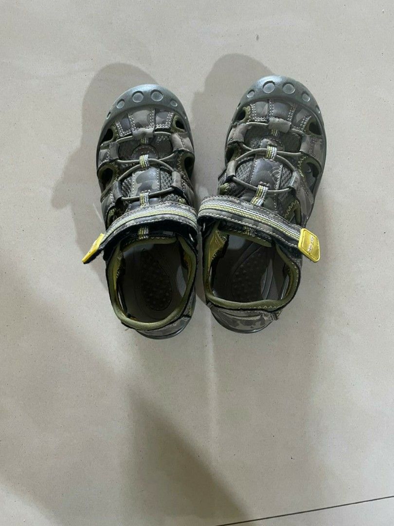 Walking closed toe sandals outlet