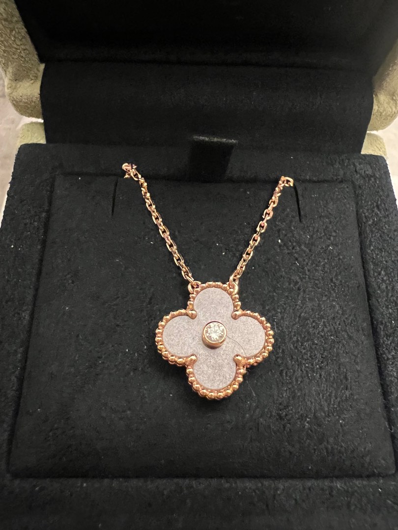 Van cleef pendant, 名牌, 飾物及配件 Carousell