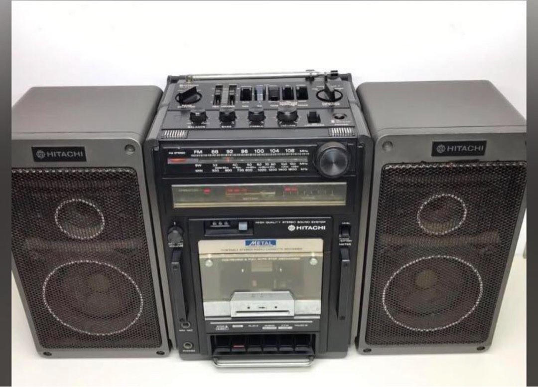 Vintage HITACHI PORTABLE FM STEREO RADIO CASSETTE RECORDER Made in