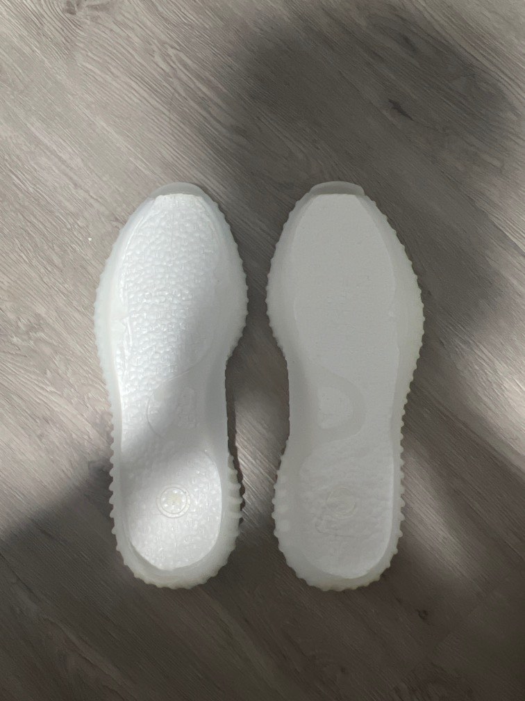 Inside sole of 2025 yeezy boost 350