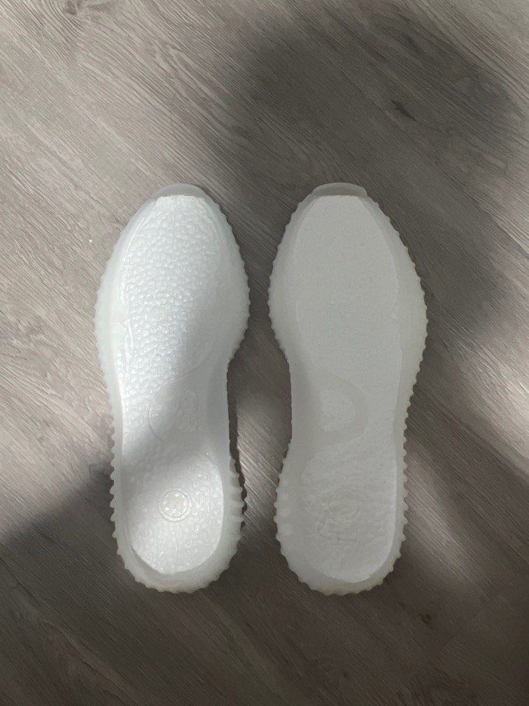 Yeezy v2 sales insole replacement