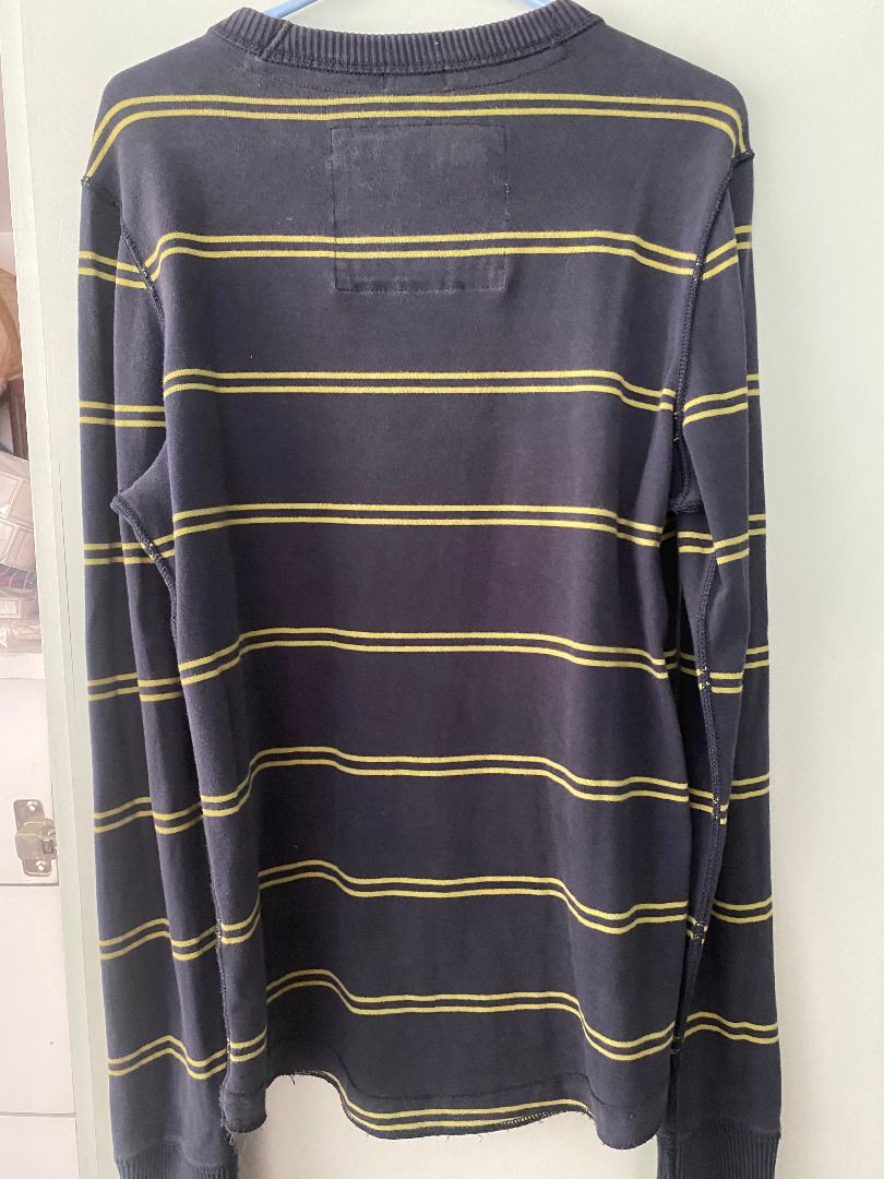 Abercrombie and Fitch Sweater (Category: Coats, Jackets and Outerwear) located in Pasig City. Submitted by rhettdg (Listing ID 1270542799, Image 2). Description: Abercrombie and Fitch Sweater Barely used Shoulders 16 Chest 18 Length 27 Sleeve Length 28in .