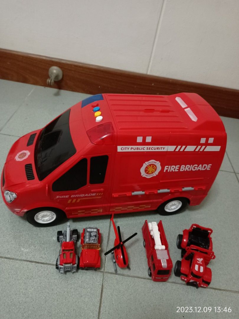 119 red ambulance dhl toy van