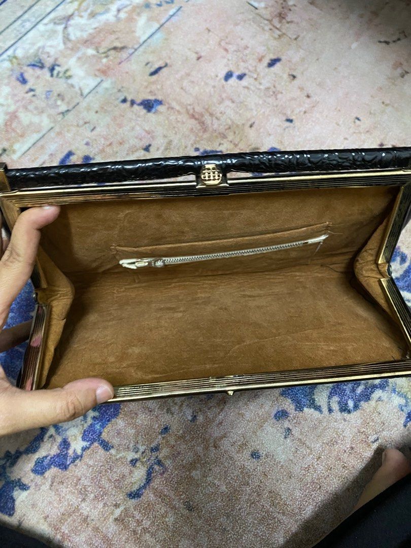 Antique sales clutch bags
