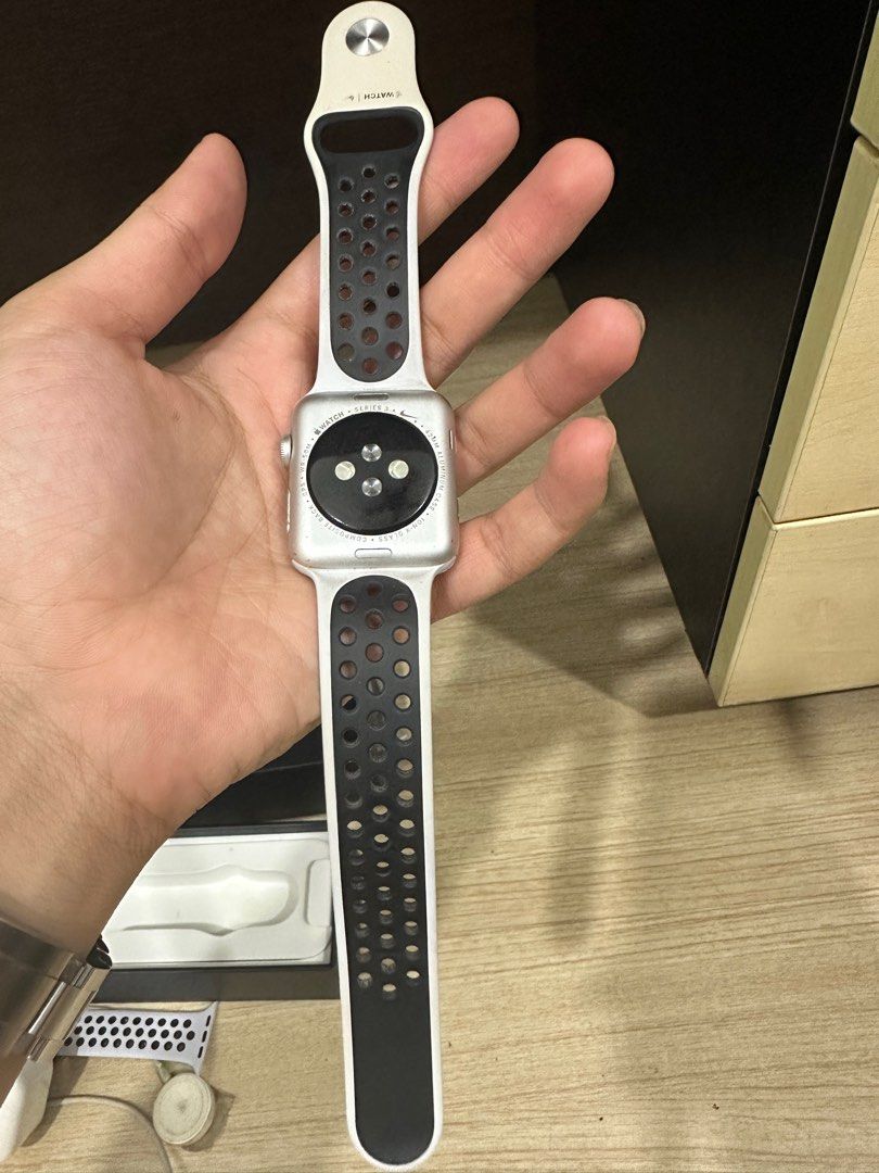 Apple watch series 3 nike strap hotsell