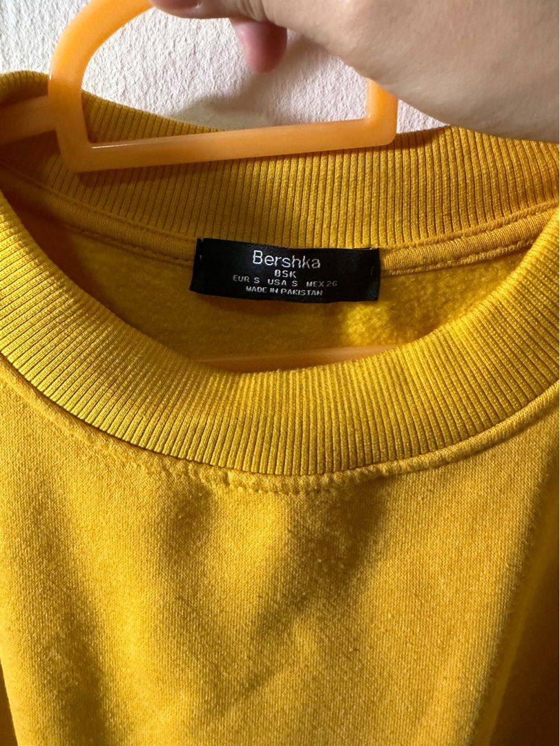 Bershka outlet yellow sweater