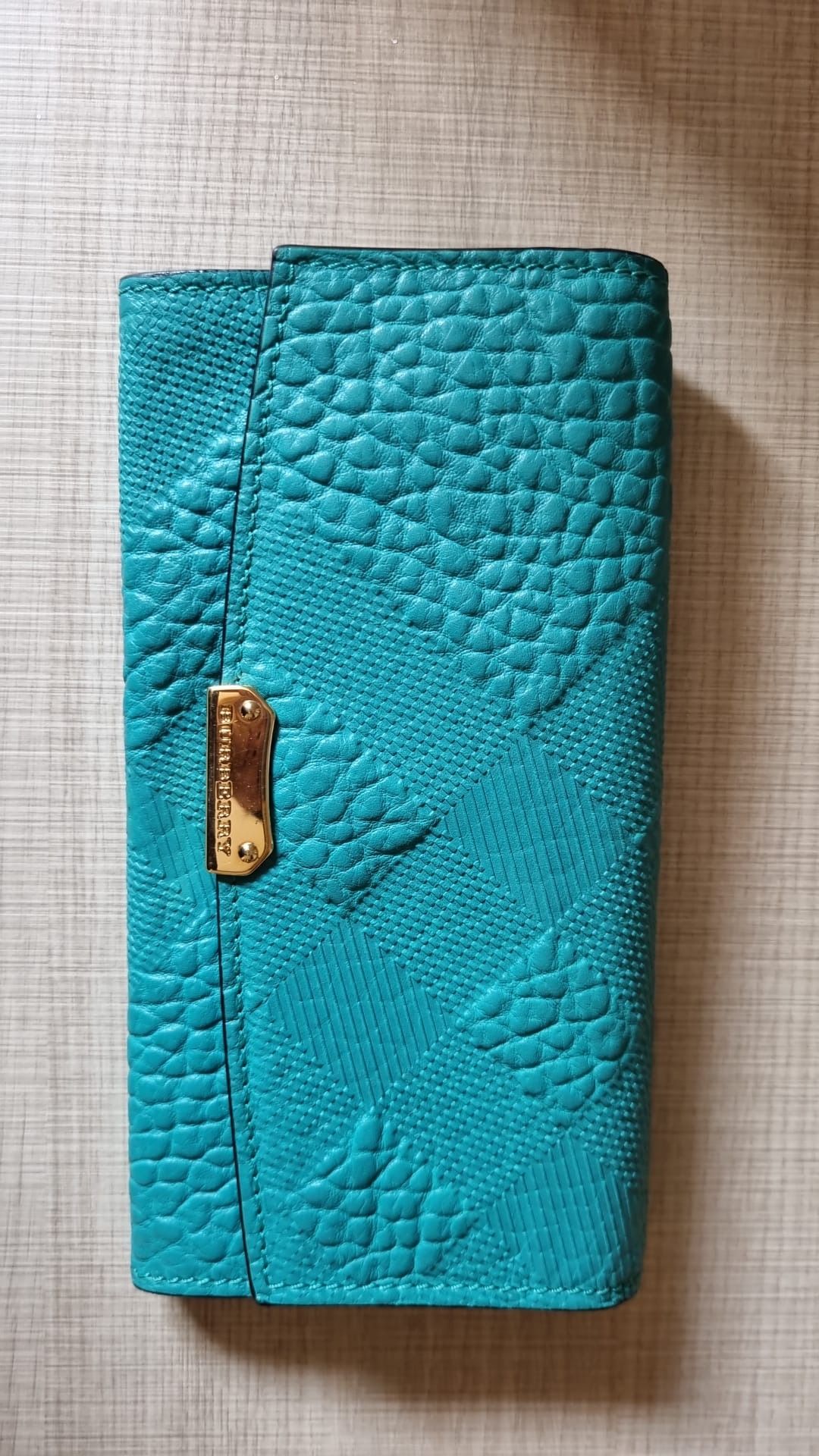 Burberry Embossed Leather Porter flirty Wallet