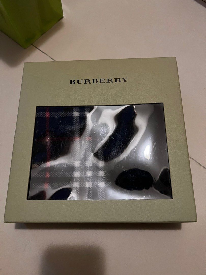 Burberry scarf discount glove gift set