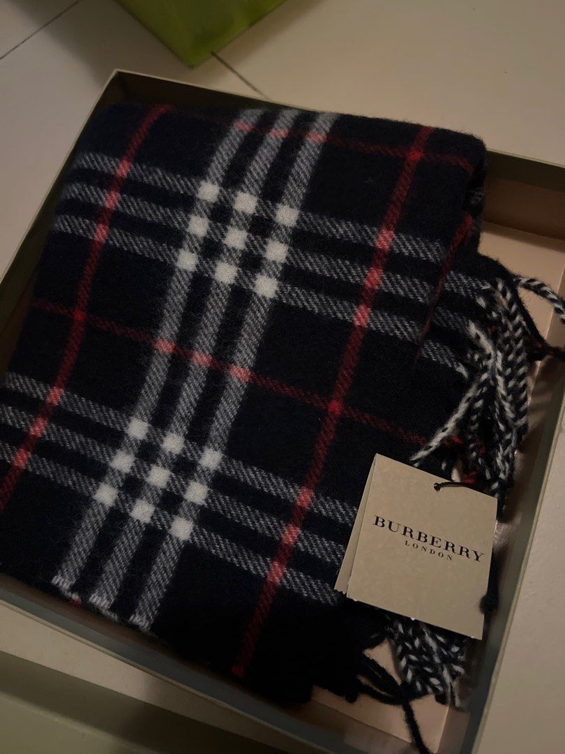 Burberry kids scarf and gloves gift set