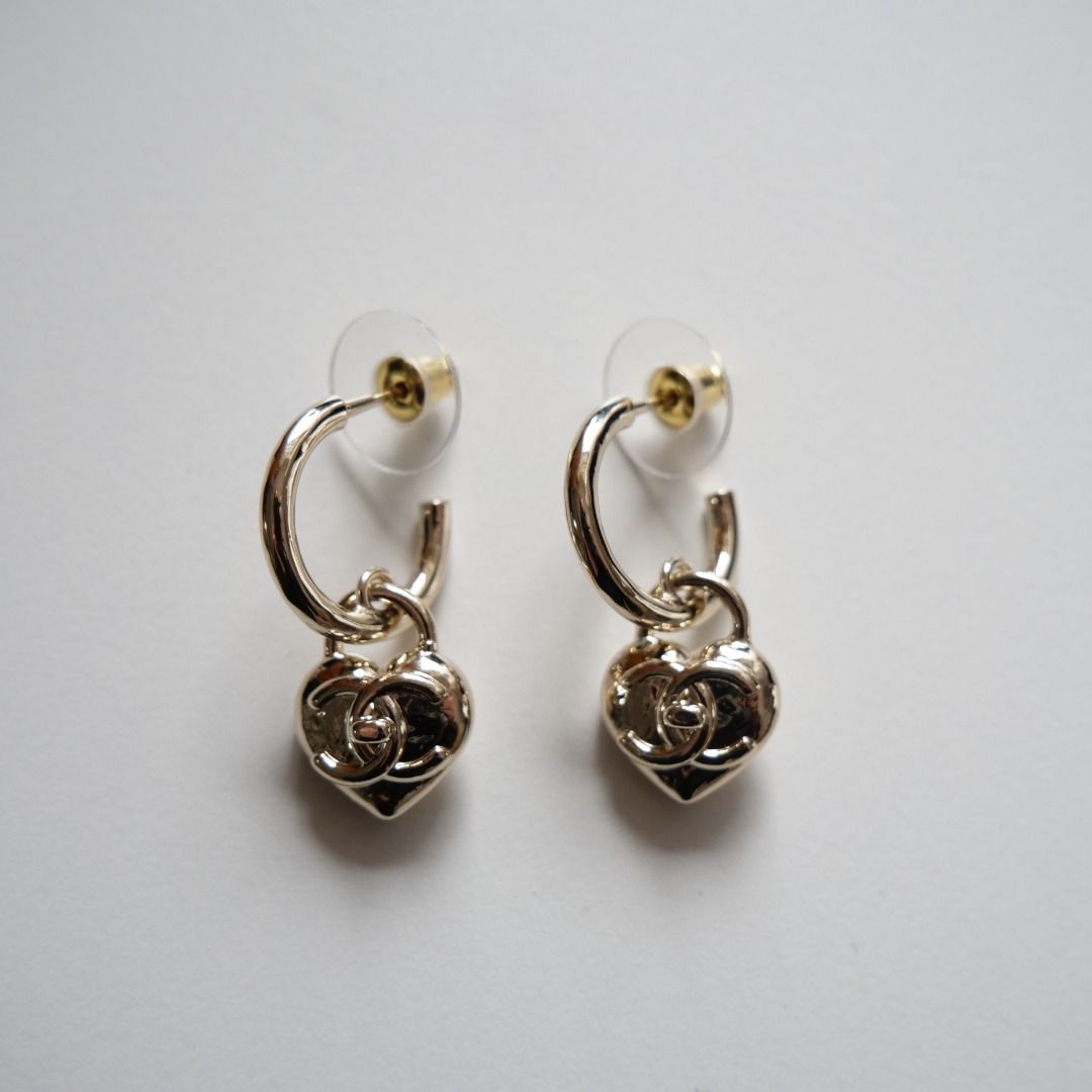 chanel 22p cc heart hoop earrings