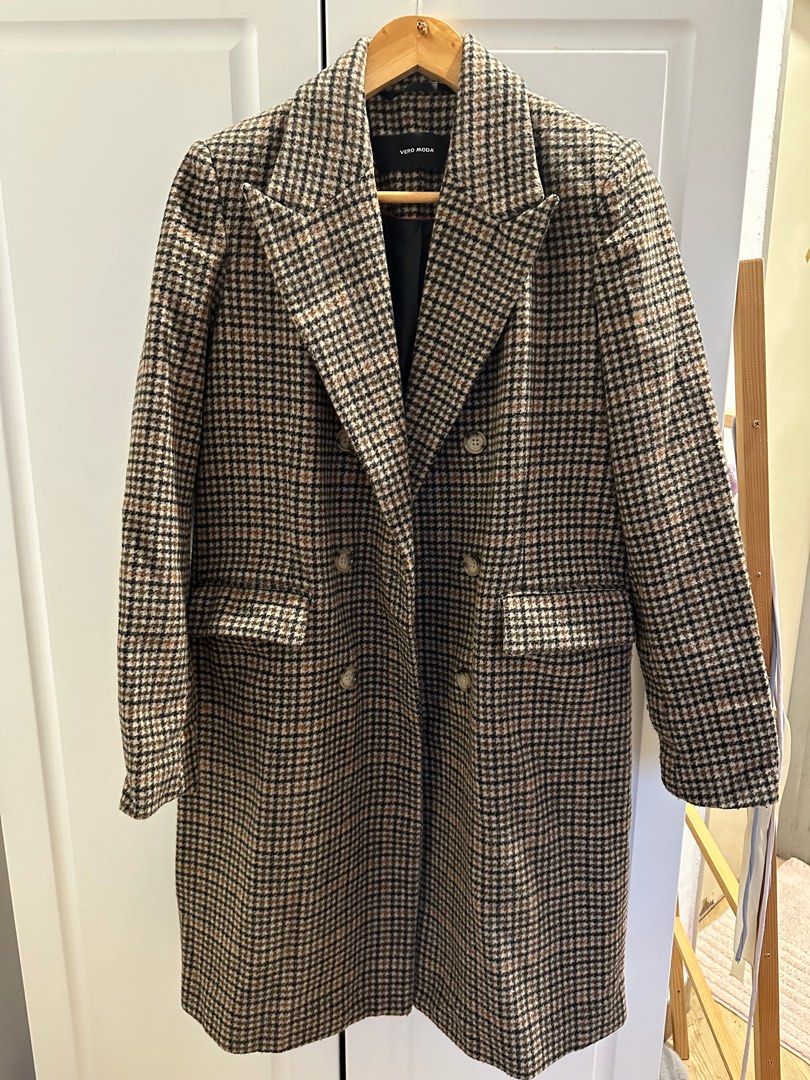 Checkered Jacket (Category: Coats, Jackets and Outerwear) located in Shah Alam. Submitted by amalyna89 (Listing ID 1270483835, Image 1). Description: Good condition (8/10) Suitable for autumn/spring/winter.
