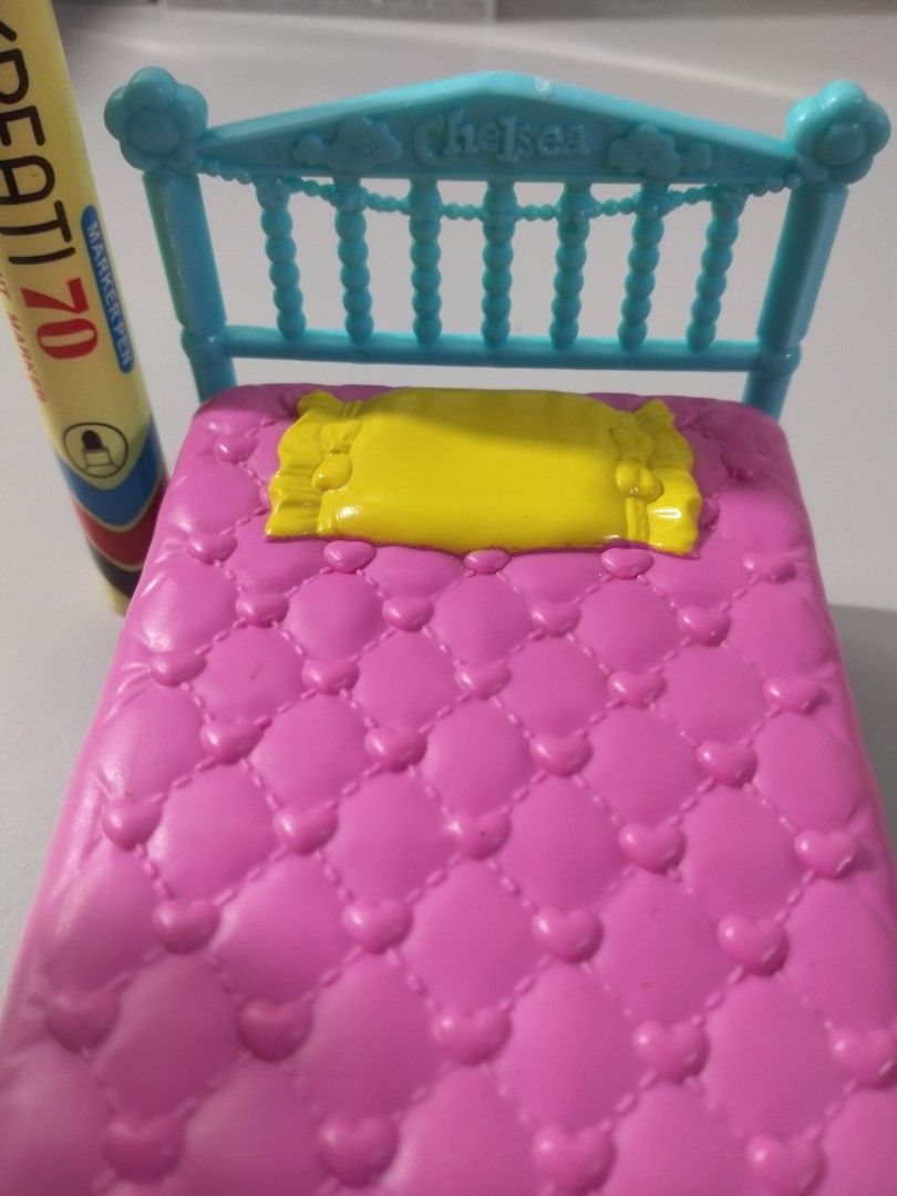 Chelsea doll sales beds