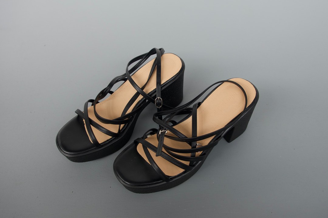 Chunky black discount strappy sandals