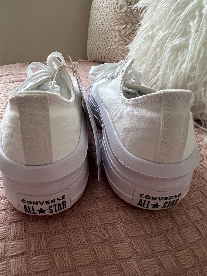 White on sale converse runners