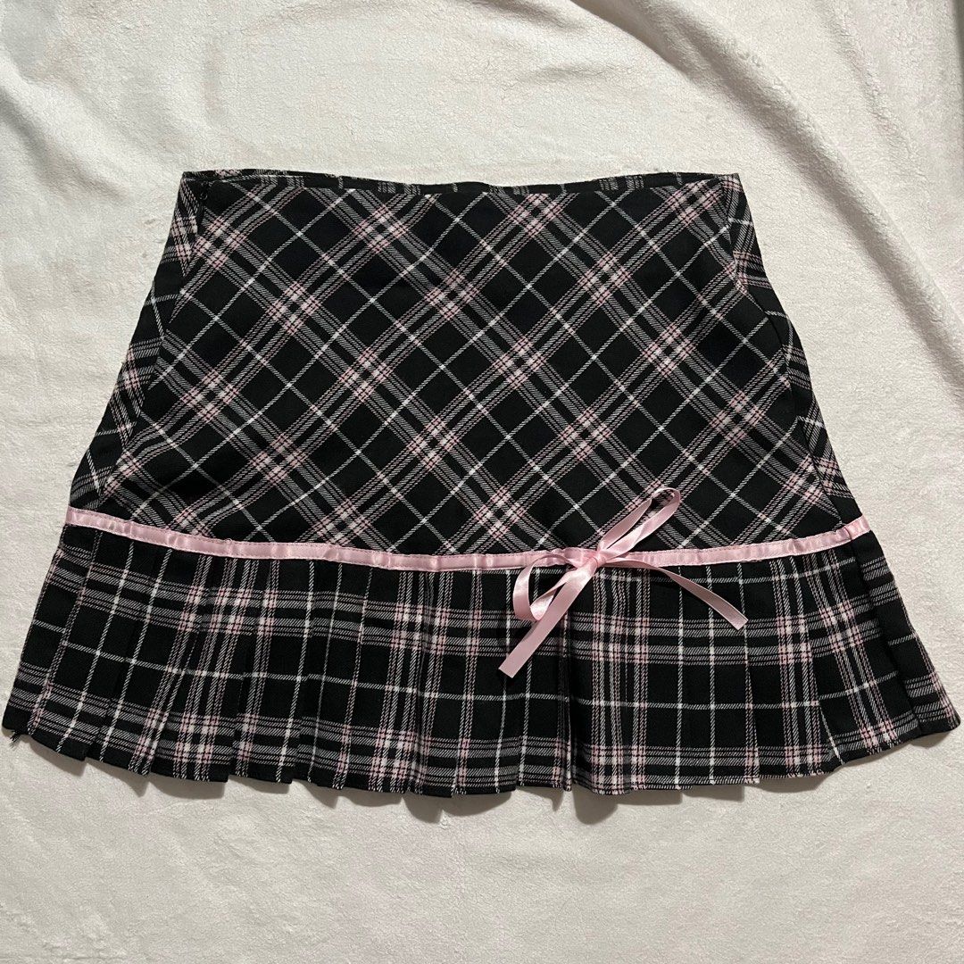 coquette plaid pleated mini skirt with a pink ribbon, Women's Fashion ...