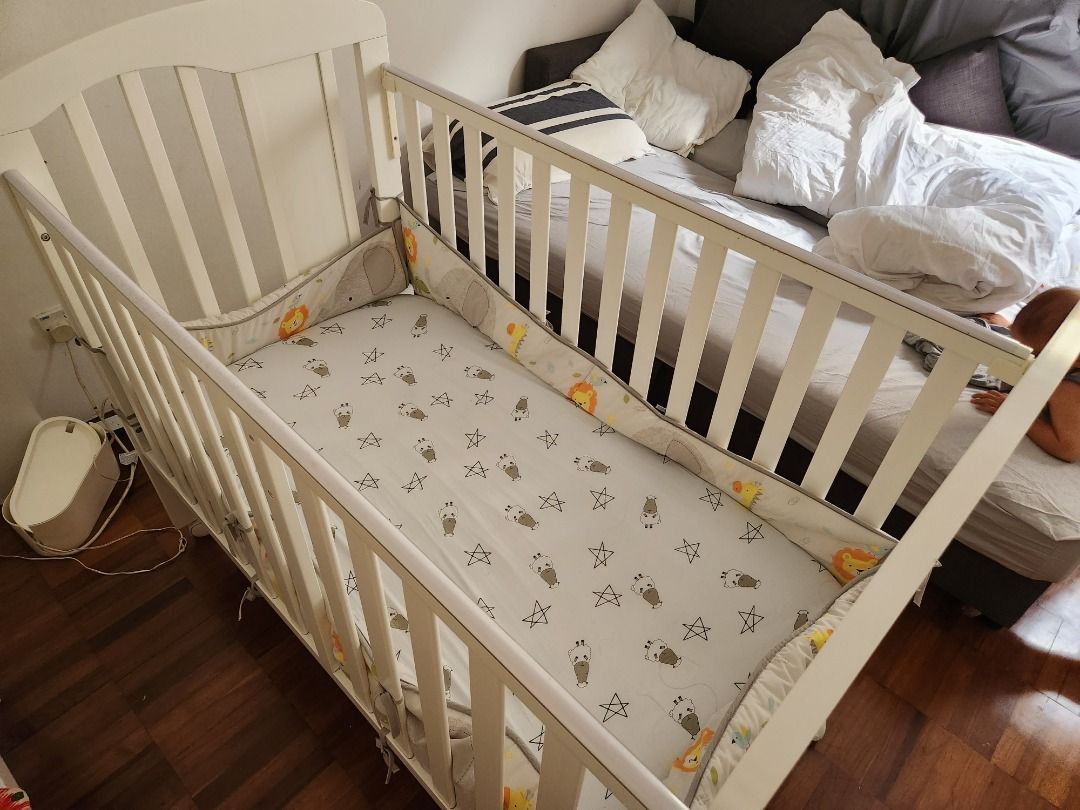 Wooden Baby Cot Adjustable Height Bed