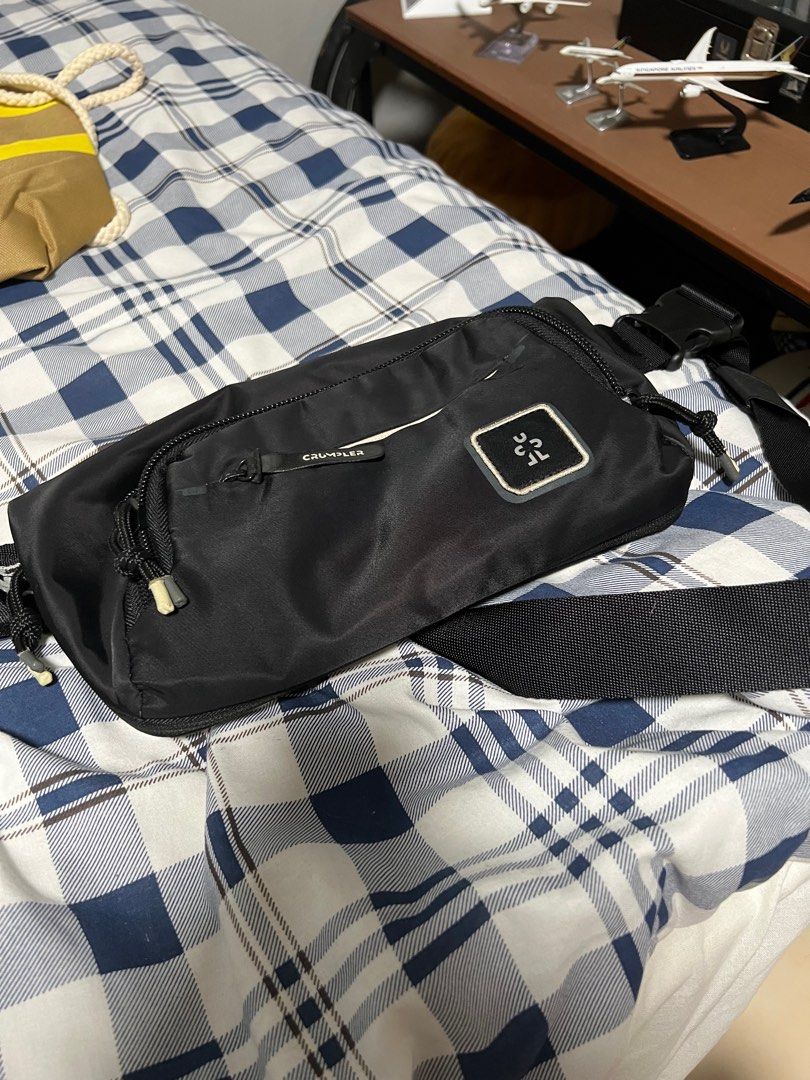 Crumpler pouch on sale
