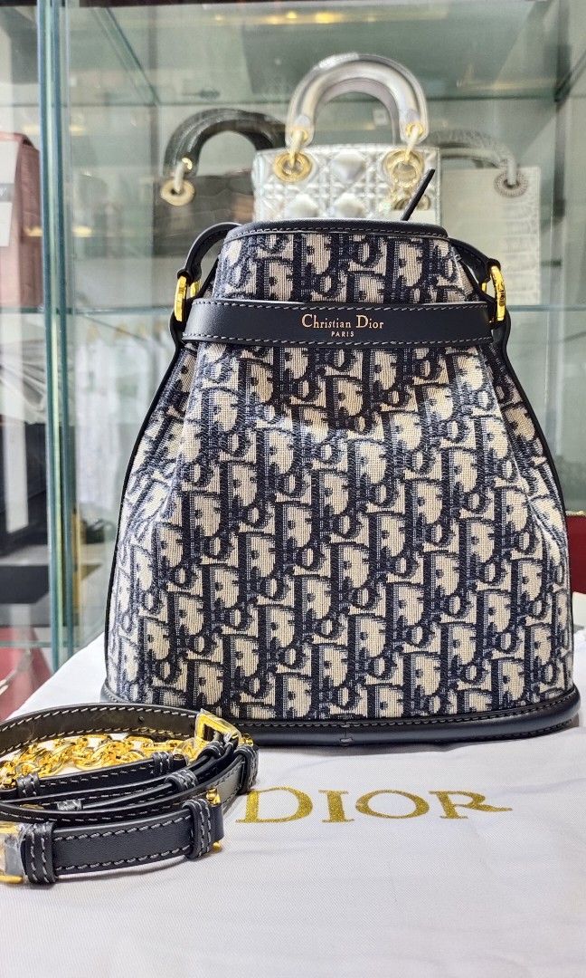 DIOR BUCKET BAG