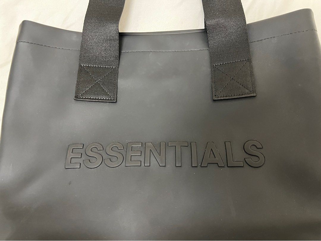 essentials袋 （分類：單肩包）位於 Hong Kong。 由 2rd_seller 提交（商品編號 1270501788，圖片 3）。簡介： 。