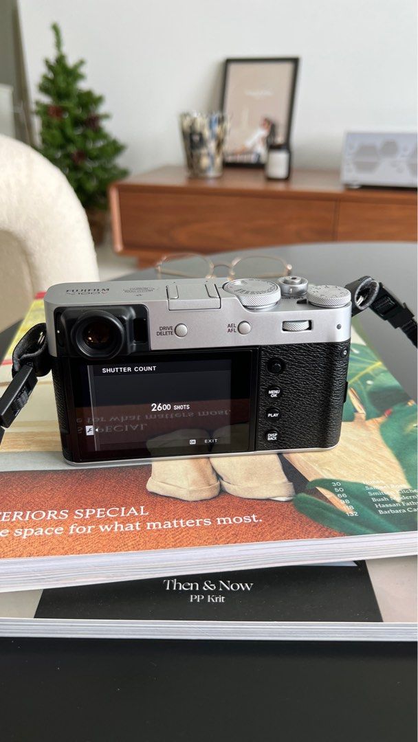 Fujifilm X100V Pack (2 batteries, 2 memory cards, battery socket