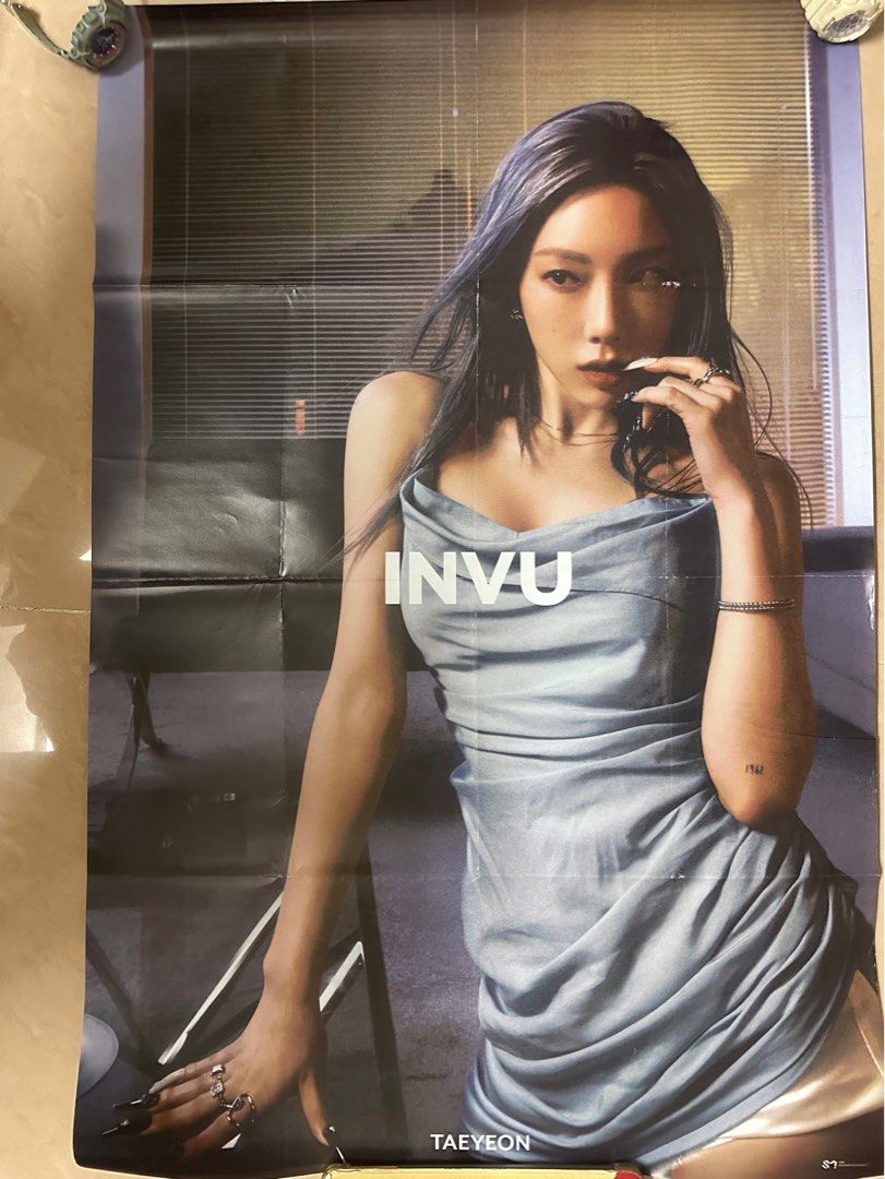 泰妍invu poster, 興趣及遊戲, 收藏品及紀念品, 韓流 - Carousell