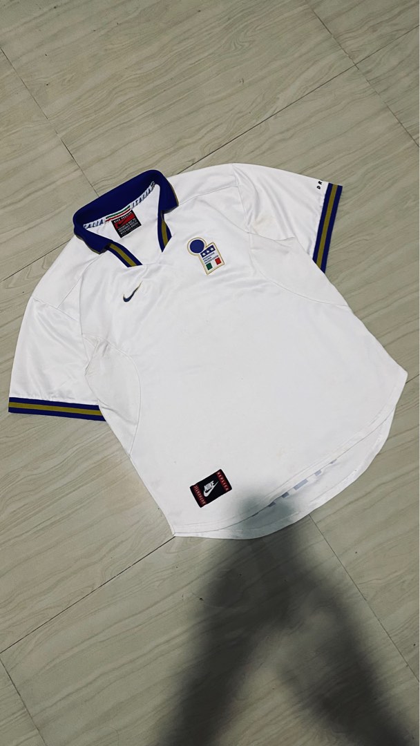 Jersey nike vintage italia 1996 Olah Raga Baju Olahraga di Carousell