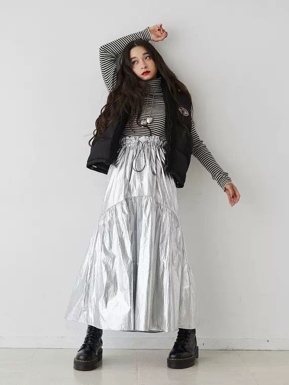 日本jouetie 銀色亮面半身裙, 女裝, 褲＆半截裙, 裙- Carousell