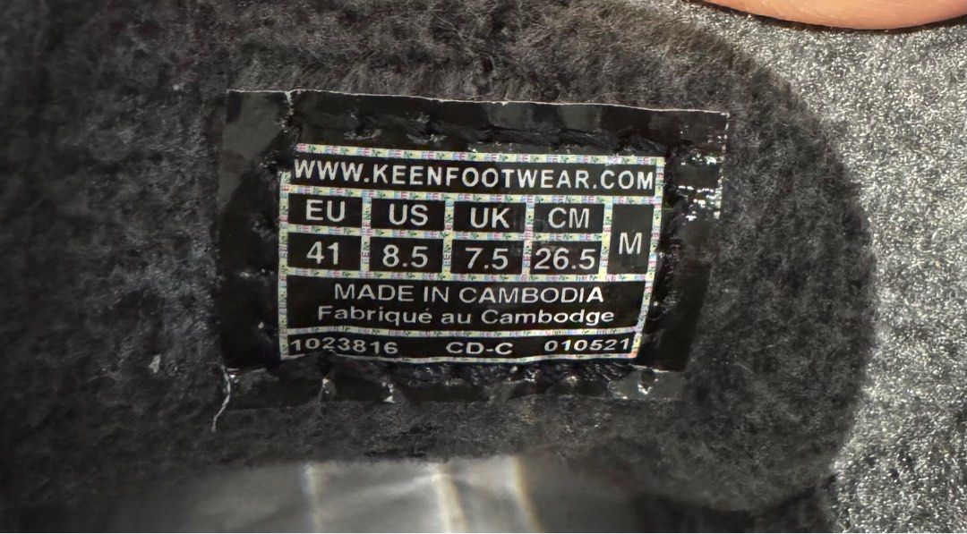 KEEN WINTER BOOTS BRAND NEW (Category: Boots) located in Singapore. Submitted by dimpletots (Listing ID 1270451324, Image 3). Description: Brand new pair for sale. Attached the receipt tt I just ordered it on 28/11/2023 . It's waterproof and great for winter activities or hiking. Accidentally bought 2 pairs for my boy. Selling off the other pair at a loss. Slef collect at my place. Away from 12-22dec. Thanks .