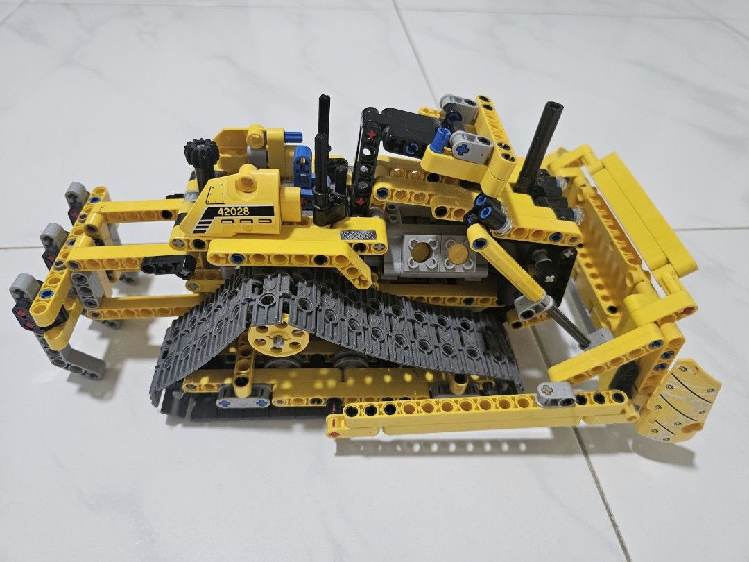 Lego bulldozer 42028