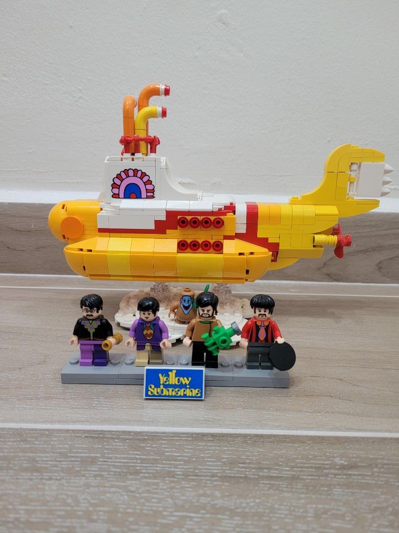 The beatles yellow hotsell submarine lego