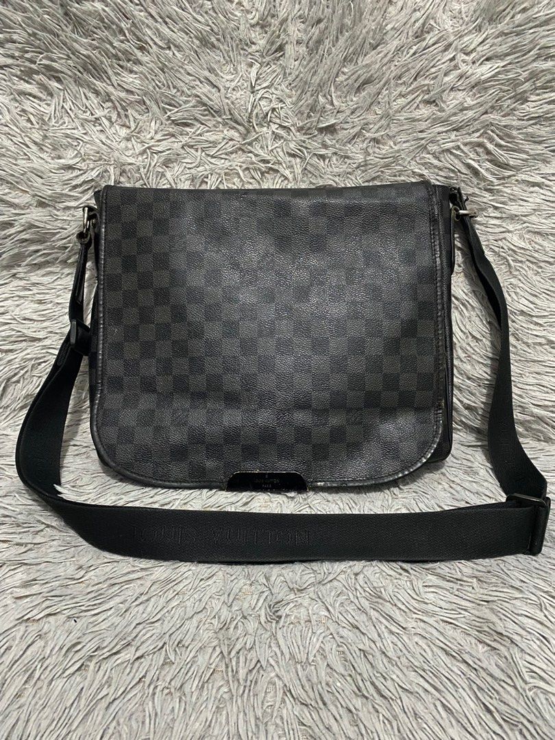 Louis vuitton damier graphite district mm deals