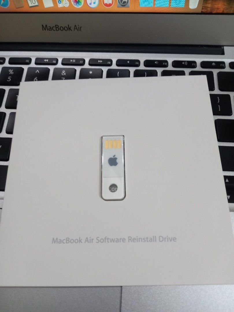 Macbook air software reinstall drive (Category: Hard Disks & Thumbdrives) located in Quezon City. Submitted by tikz_816 (Listing ID 1270502614, Image 1). Description: original mac OS X Lion macbook air OS x 10.6 installer. 8gb capacity (unused) very easy to use. buy with confidence over 150+ positive feedbacks/reviews meet up: qc and nearby areas balintawak lrt1 station fishermall pantranco shipping available: to be shouldered by the buyer.