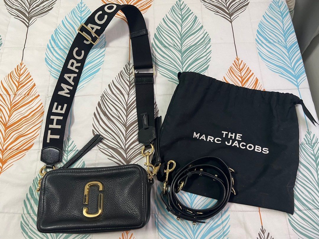 Marc Jacobs Softshot 21 Signature Strap and leather strap Luxury Bags Wallets on Carousell